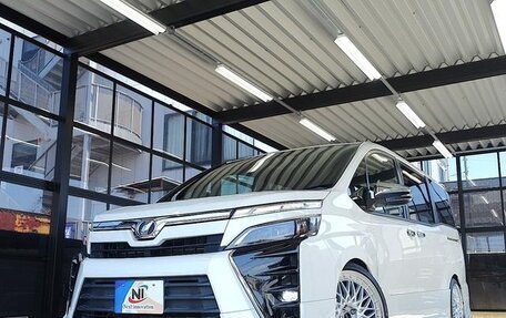 Toyota Voxy III, 2021 год, 2 000 400 рублей, 2 фотография