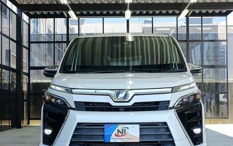 Toyota Voxy III, 2021 год, 2 000 400 рублей, 3 фотография