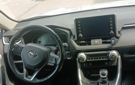 Toyota RAV4, 2019 год, 2 630 000 рублей, 6 фотография