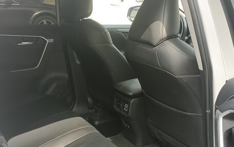 Toyota RAV4, 2019 год, 2 630 000 рублей, 10 фотография