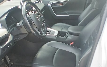 Toyota RAV4, 2019 год, 2 630 000 рублей, 4 фотография