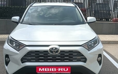 Toyota RAV4, 2019 год, 2 630 000 рублей, 2 фотография