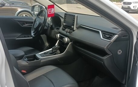 Toyota RAV4, 2019 год, 2 630 000 рублей, 5 фотография