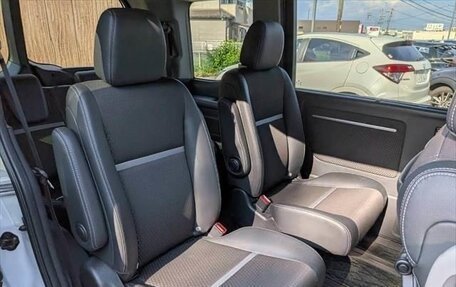 Honda Stepwgn IV, 2020 год, 1 800 000 рублей, 12 фотография
