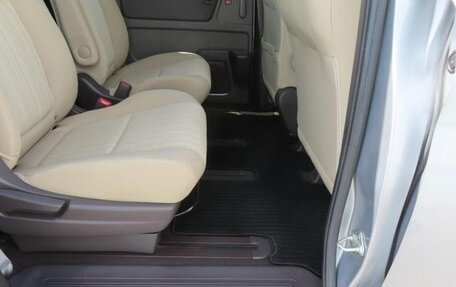 Honda Freed II, 2017 год, 1 200 000 рублей, 28 фотография