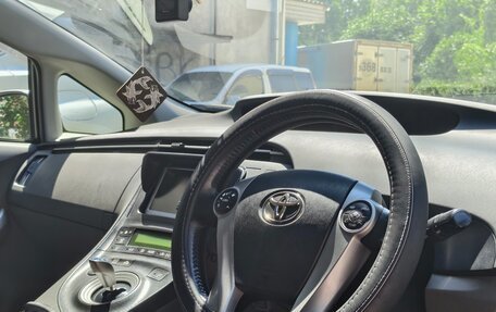 Toyota Prius, 2010 год, 850 000 рублей, 3 фотография
