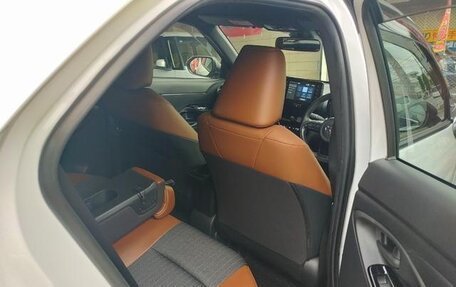 Toyota Yaris Cross, 2023 год, 1 750 400 рублей, 13 фотография