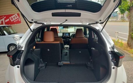Toyota Yaris Cross, 2023 год, 1 750 400 рублей, 34 фотография