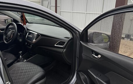 Hyundai Solaris II рестайлинг, 2017 год, 950 000 рублей, 11 фотография
