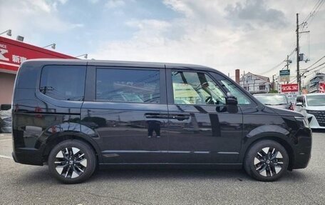 Honda Stepwgn, 2023 год, 1 782 000 рублей, 8 фотография