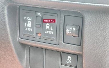 Honda Stepwgn, 2023 год, 1 782 000 рублей, 22 фотография