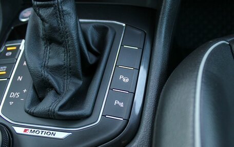 Volkswagen Tiguan II, 2019 год, 3 099 000 рублей, 33 фотография