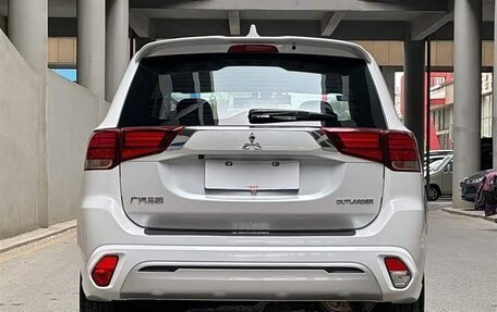 Mitsubishi Outlander III рестайлинг 3, 2021 год, 1 713 000 рублей, 4 фотография