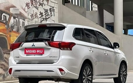 Mitsubishi Outlander III рестайлинг 3, 2021 год, 1 713 000 рублей, 3 фотография
