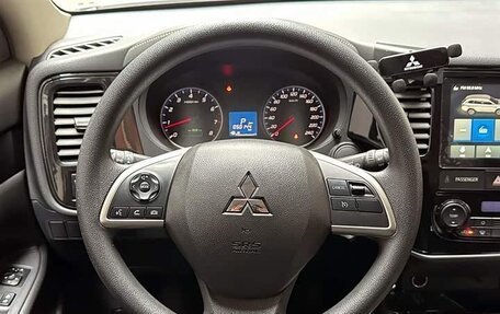Mitsubishi Outlander III рестайлинг 3, 2021 год, 1 713 000 рублей, 7 фотография