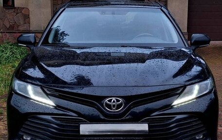 Toyota Camry, 2019 год, 2 100 000 рублей, 3 фотография