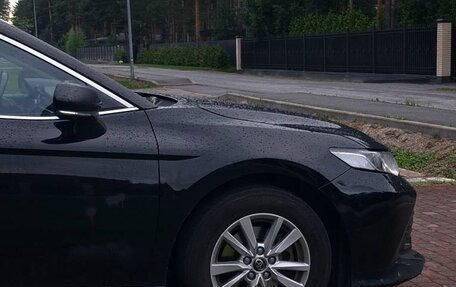 Toyota Camry, 2019 год, 2 100 000 рублей, 4 фотография