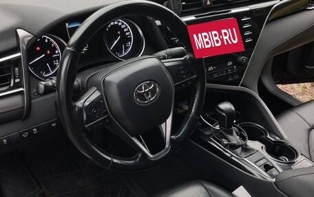 Toyota Camry, 2019 год, 2 100 000 рублей, 10 фотография