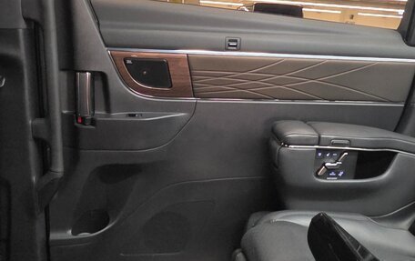 Toyota Alphard, 2025 год, 11 299 000 рублей, 6 фотография