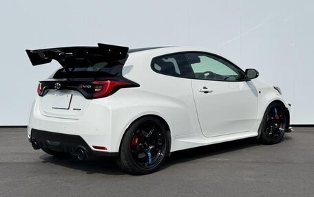 Toyota Yaris, 2022 год, 3 750 000 рублей, 9 фотография