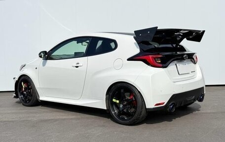 Toyota Yaris, 2022 год, 3 750 000 рублей, 7 фотография
