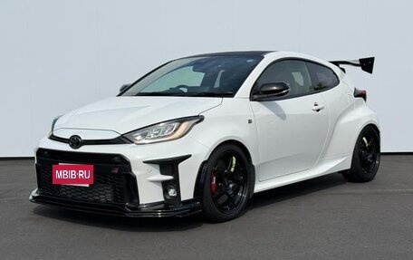 Toyota Yaris, 2022 год, 3 750 000 рублей, 3 фотография