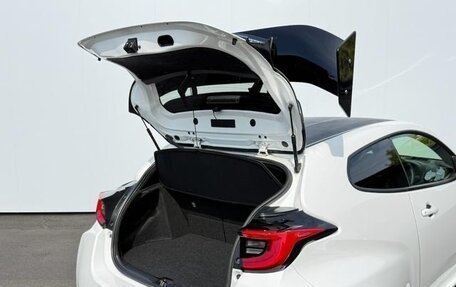 Toyota Yaris, 2022 год, 3 750 000 рублей, 10 фотография