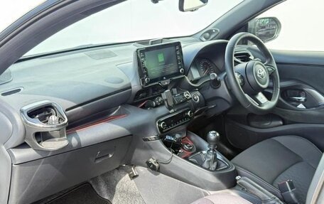 Toyota Yaris, 2022 год, 3 750 000 рублей, 18 фотография