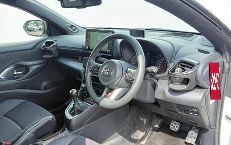 Toyota Yaris, 2022 год, 3 750 000 рублей, 14 фотография