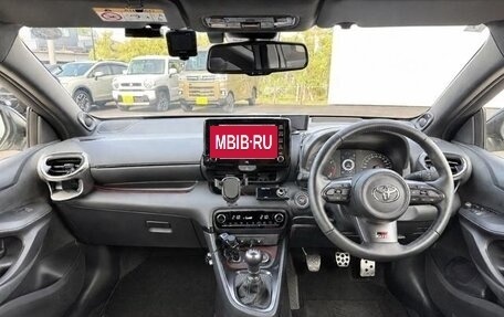 Toyota Yaris, 2022 год, 3 750 000 рублей, 13 фотография