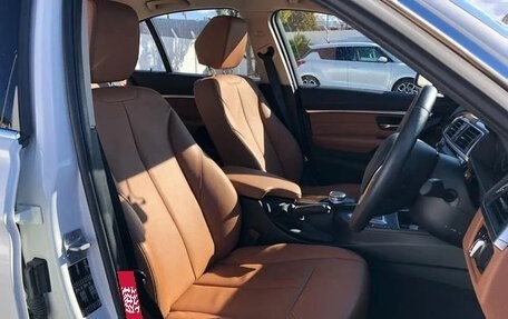 BMW 3 серия, 2019 год, 1 750 000 рублей, 15 фотография