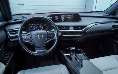 Lexus UX I, 2021 год, 3 150 000 рублей, 11 фотография