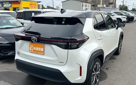 Toyota Yaris Cross, 2022 год, 1 695 002 рублей, 2 фотография