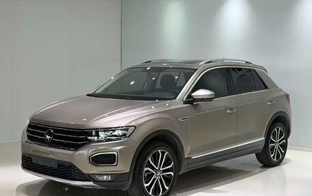 Volkswagen T-Roc I, 2022 год, 1 340 000 рублей, 1 фотография