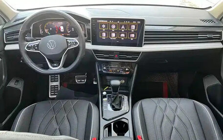 Volkswagen Tiguan II, 2022 год, 1 945 500 рублей, 7 фотография