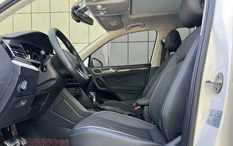 Volkswagen Tiguan II, 2022 год, 1 945 500 рублей, 8 фотография