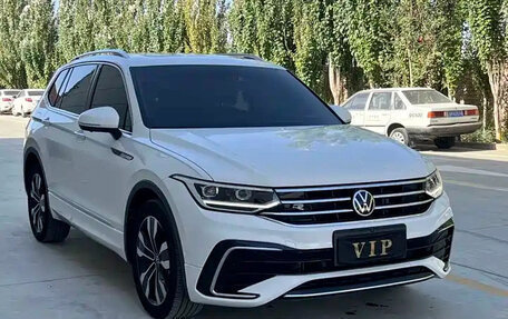 Volkswagen Tiguan II, 2022 год, 1 945 500 рублей, 3 фотография