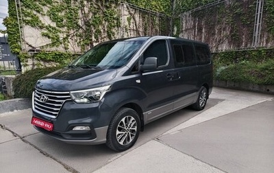 Hyundai Grand Starex Grand Starex I рестайлинг 2, 2018 год, 3 350 000 рублей, 1 фотография