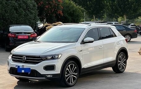 Volkswagen T-Roc I, 2022 год, 1 360 000 рублей, 1 фотография