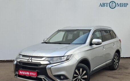 Mitsubishi Outlander III рестайлинг 3, 2019 год, 1 900 000 рублей, 1 фотография