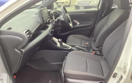 Toyota Yaris, 2024 год, 896 002 рублей, 13 фотография
