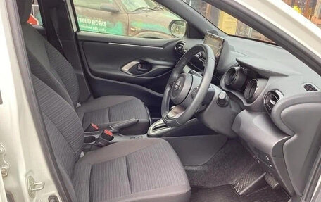 Toyota Yaris, 2024 год, 896 002 рублей, 12 фотография