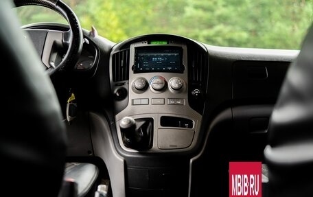 Hyundai H-1 II рестайлинг, 2008 год, 1 300 000 рублей, 14 фотография