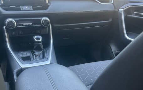Toyota RAV4, 2019 год, 3 150 000 рублей, 7 фотография