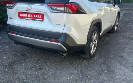 Toyota RAV4, 2019 год, 3 150 000 рублей, 5 фотография