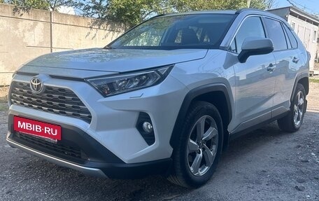 Toyota RAV4, 2019 год, 3 150 000 рублей, 2 фотография