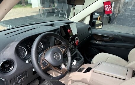 Mercedes-Benz Vito, 2022 год, 6 700 000 рублей, 3 фотография
