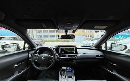 Lexus UX I, 2023 год, 3 998 000 рублей, 6 фотография