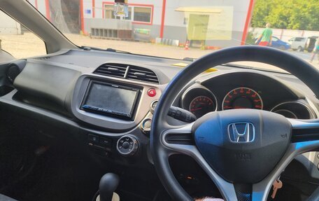 Honda Fit III, 2011 год, 690 000 рублей, 2 фотография