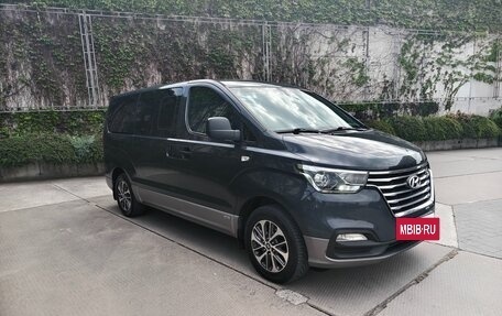 Hyundai Grand Starex Grand Starex I рестайлинг 2, 2018 год, 3 350 000 рублей, 4 фотография